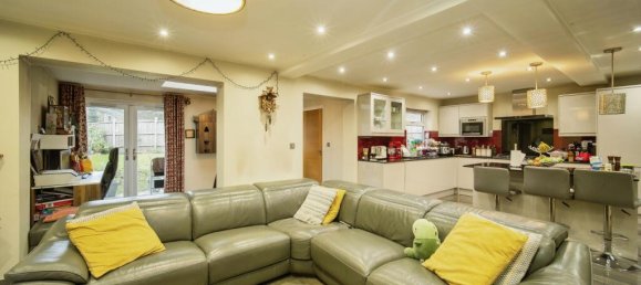 3 bedrooms Commercial property in Bracknell, United Kingdom No. 10629 7