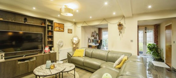 3 bedrooms Commercial property in Bracknell, United Kingdom No. 10629 2