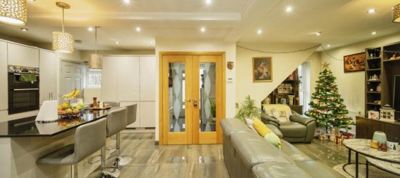 3 bedrooms Commercial property in Bracknell, United Kingdom No. 10629 8