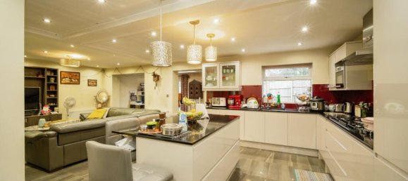 3 bedrooms Commercial property in Bracknell, United Kingdom No. 10629 5