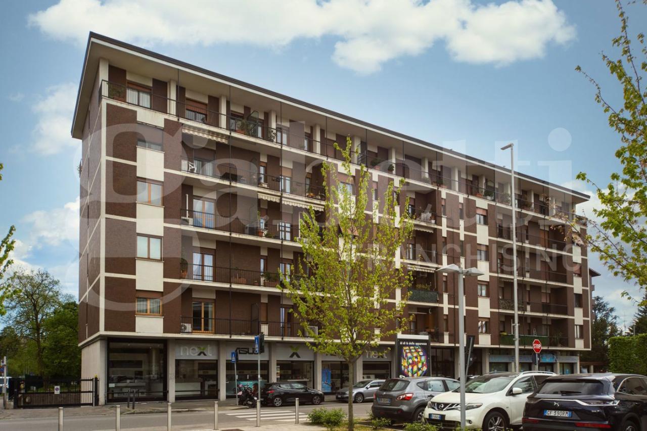 Apartamento de 3 divisões em Monza, Italy N.º 31731