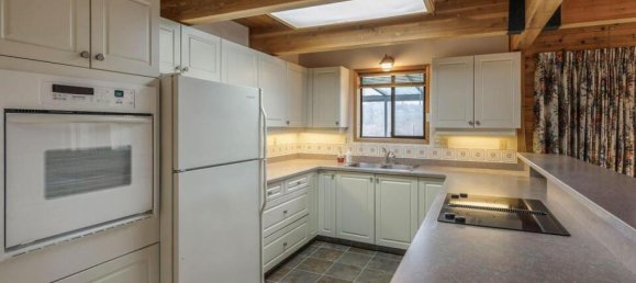 3 bedrooms House in British Columbia, Canada No. 1153 11