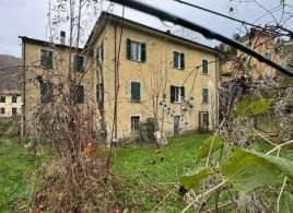 8 bedrooms House in Tornolo, Italy No. 305611