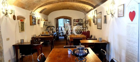 Дом с 30 комнатами в Кастеллина ин Кьянти, Италия № 57598 9