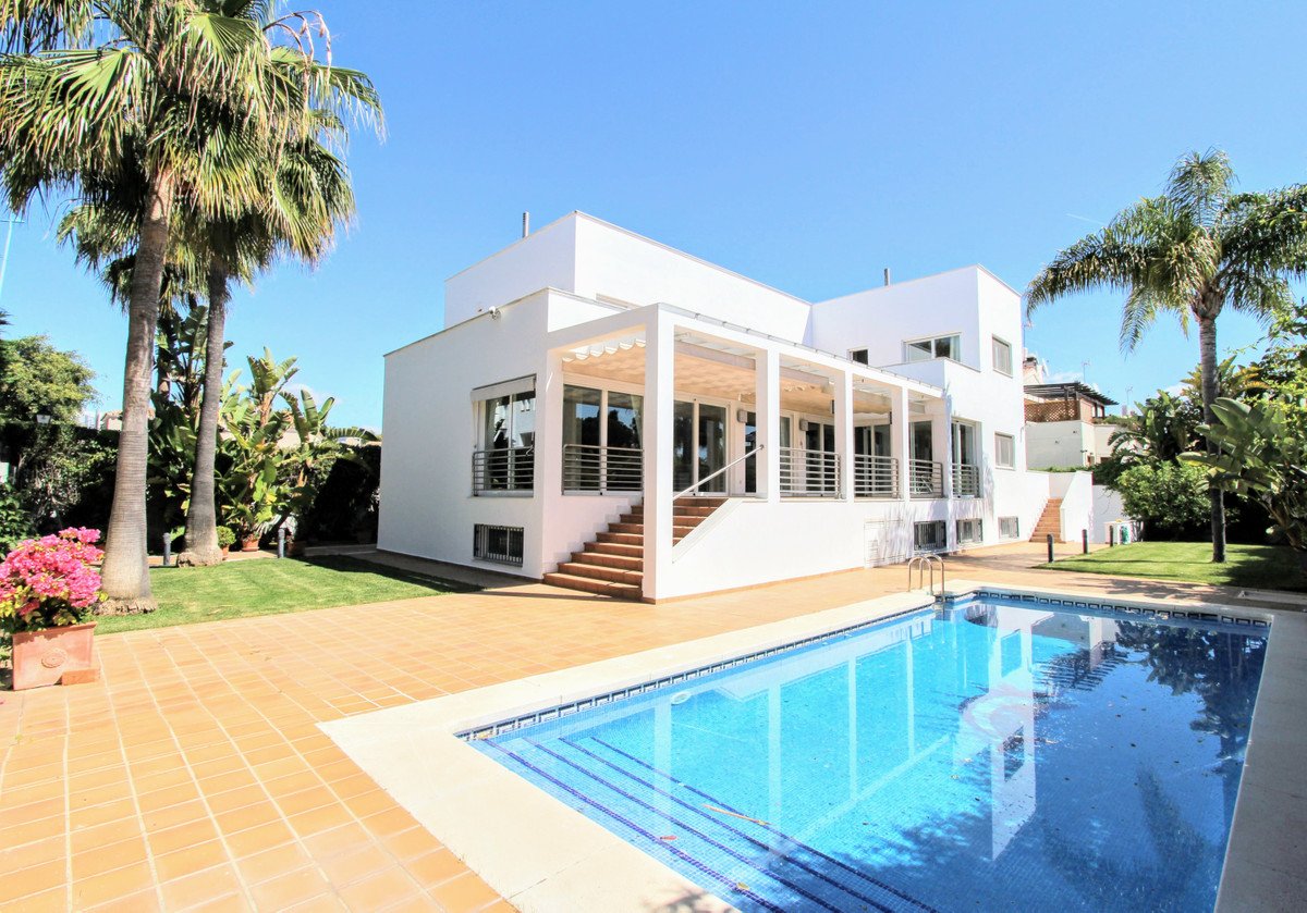 6 bedrooms Villa in San Pedro de Alcantara, Spain No. 286543