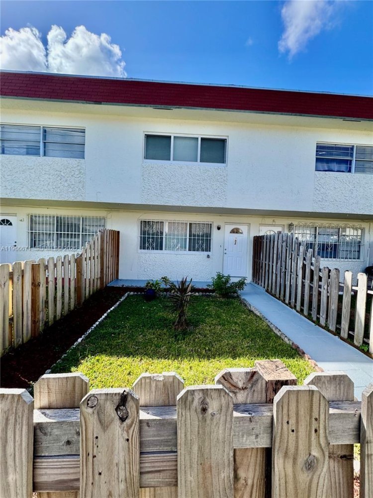 2 bedrooms Duplex for rent in Miami, Miami-Dade, Florida, USA № 614406
