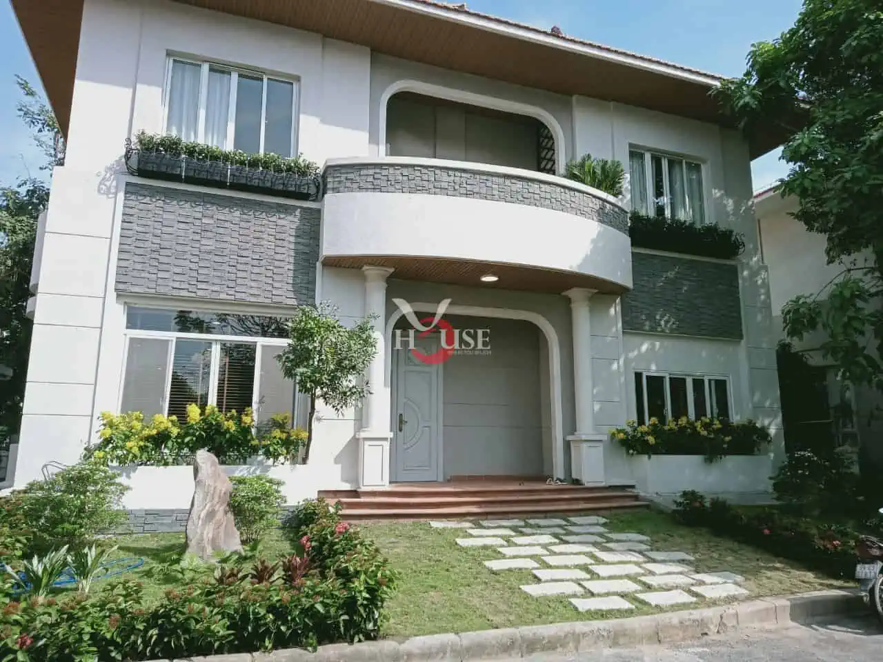 4 bedrooms Villa in District 7, Vietnam No. 10047
