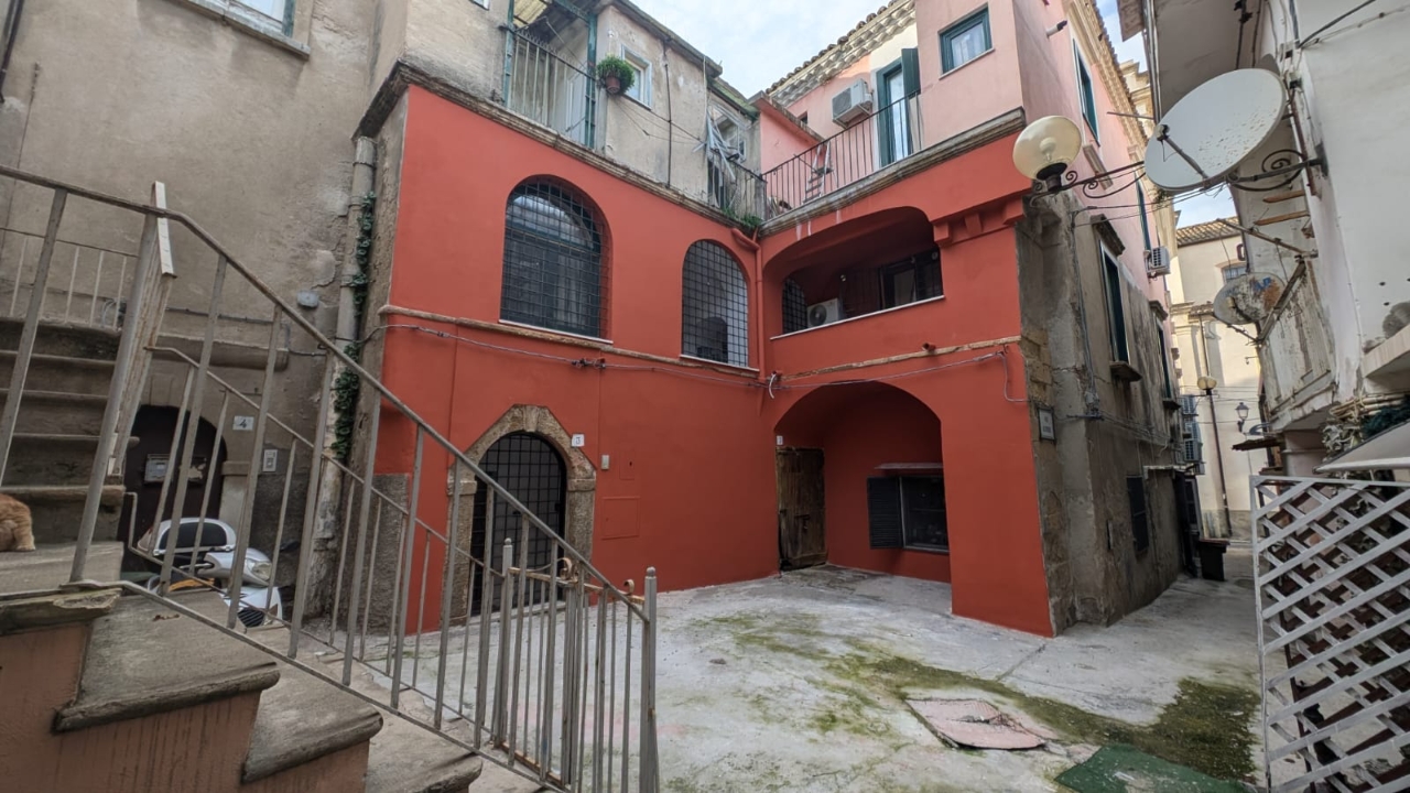 3 rooms Apartment in Crotone, Italy No. 110053
