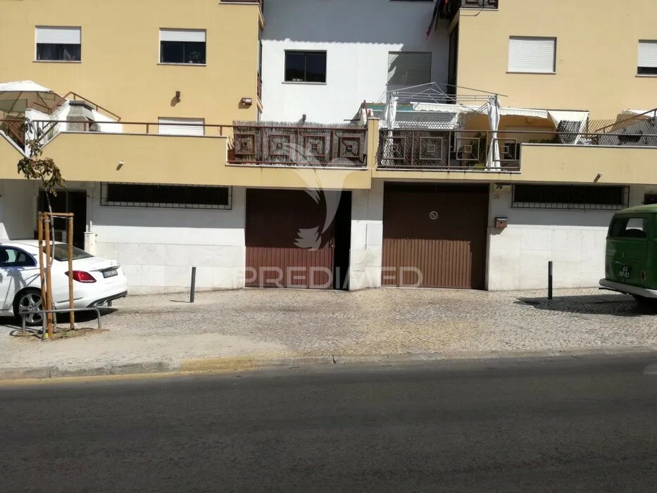  مرآب في Almada, Portugal 135متر مربع رقم 78359