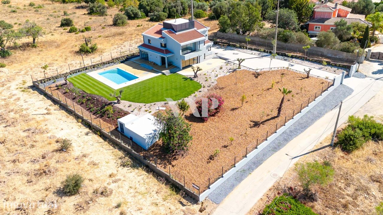 7 bedrooms House in Quarteira, Portugal No. 31917