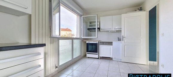 3 bedrooms Apartment in Lyon, France No. 343445 10