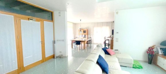 6 bedrooms Villa in Montebelluna, Italy No. 357309 9