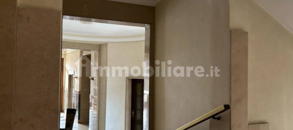 2 bedrooms Penthouse in Turin, Italy No. 294611 4