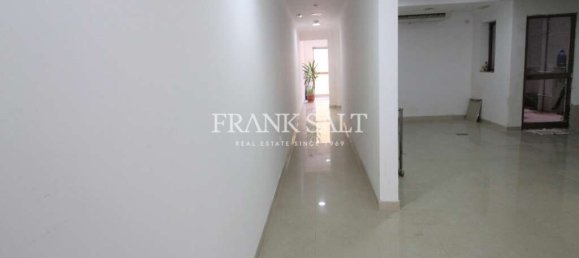 Oficina en Sliema, Malta 200 m² No. 12208 2