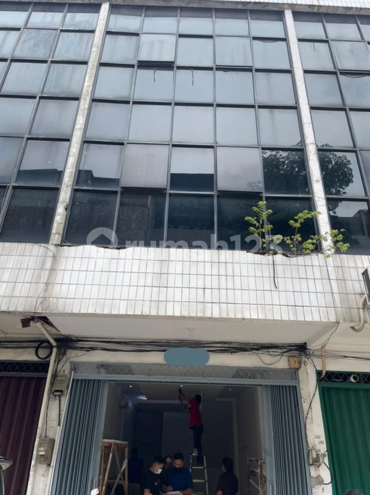 Maison à Kalideres, Indonesia 200m² No. 1419