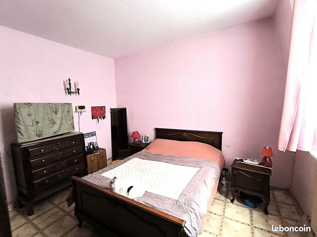 Casa de 3 dormitorios en Roubaix, France No. 222316