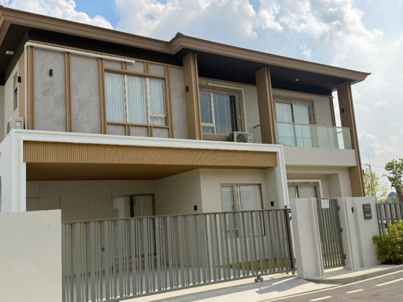 4 bedrooms Villa for sale in Pattaya, Chonburi, Eastern Thailand, Thailand № 144656
