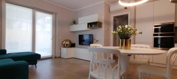 3 rooms Apartment in Carrara, Italy No. 79019 3