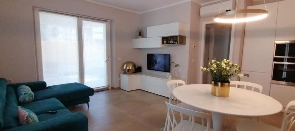 3 rooms Apartment in Carrara, Italy No. 79019 4