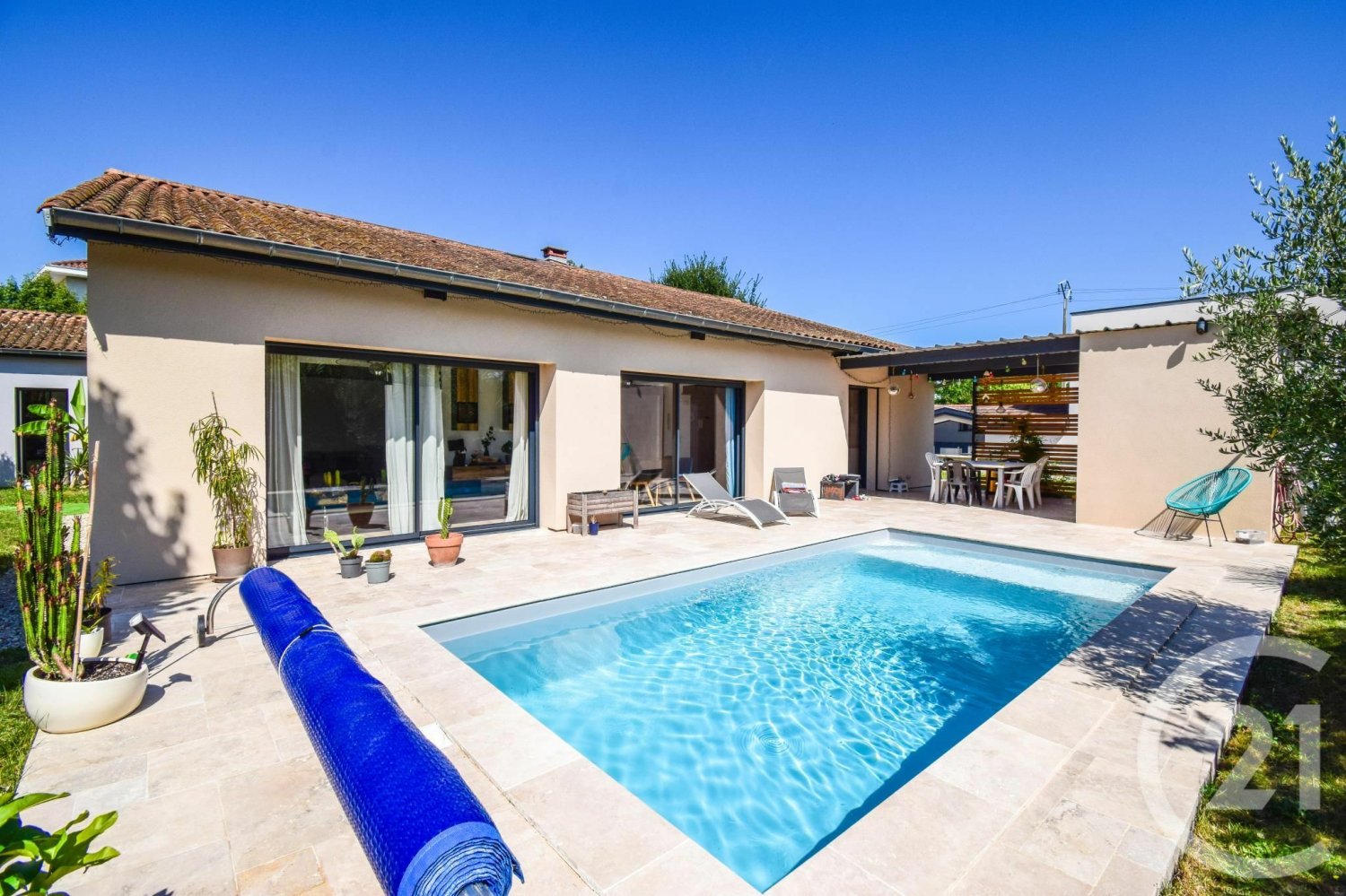 4 bedrooms Castles in Morance, France No. 358580