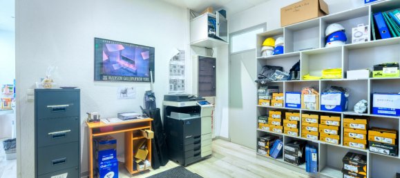 147m² Commercial property in Bastia, France No. 64535 5