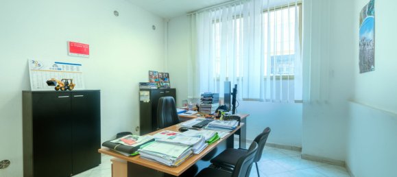 147m² Commercial property in Bastia, France No. 64535 3