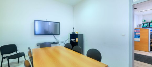 147m² Commercial property in Bastia, France No. 64535 4