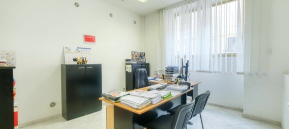 147m² Commercial property in Bastia, France No. 64535 8