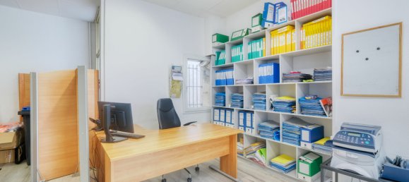 147m² Commercial property in Bastia, France No. 64535 6