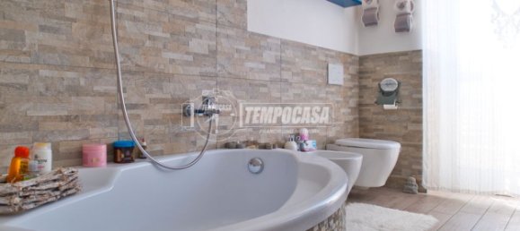 Ático de 3 habitaciónes en Vercelli, Italy No. 291116 3