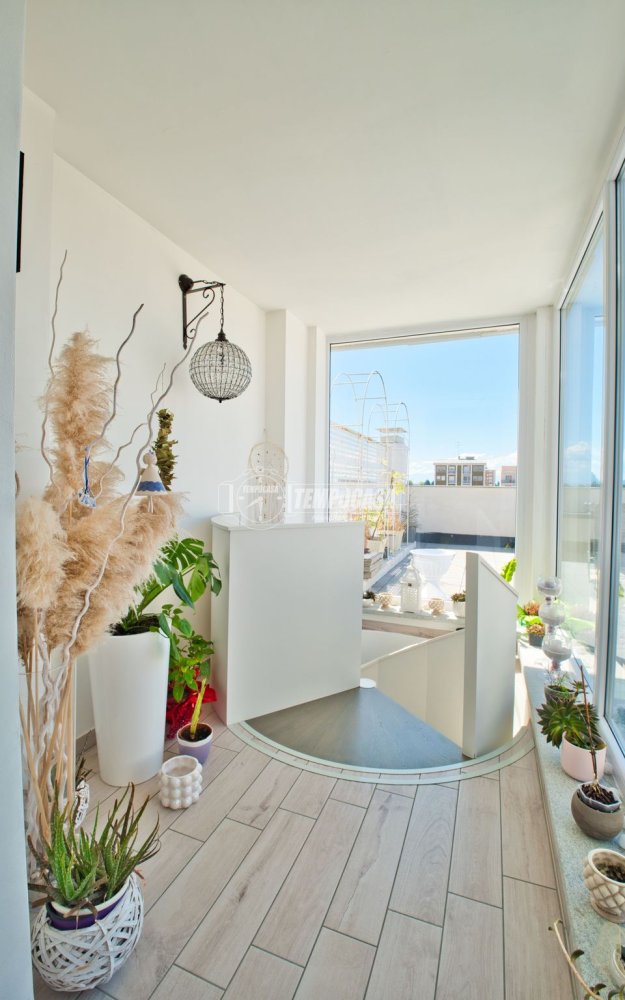 Ático de 3 habitaciónes en Vercelli, Italy No. 291116