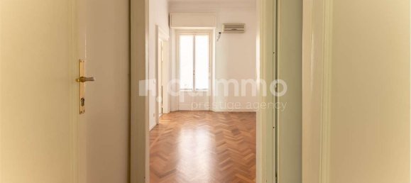 3 bedrooms Apartment in Milan, Italy No. 345785 8