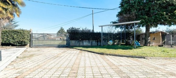 4 bedrooms House in Oleggio, Italy No. 377464 20