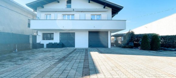 4 bedrooms House in Oleggio, Italy No. 377464 19