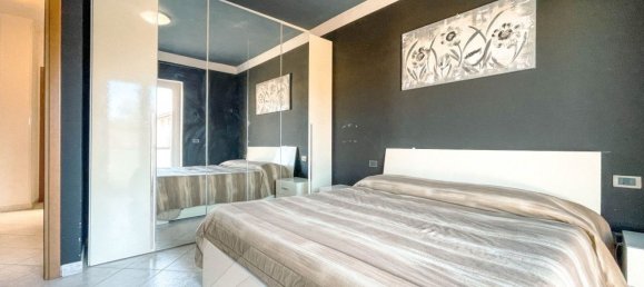 4 bedrooms House in Oleggio, Italy No. 377464 11