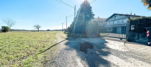 4 bedrooms House in Oleggio, Italy No. 377464 21