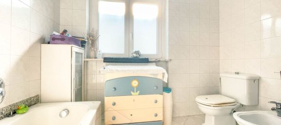 4 bedrooms House in Oleggio, Italy No. 377464 12