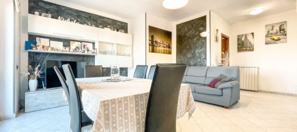 4 bedrooms House in Oleggio, Italy No. 377464 4