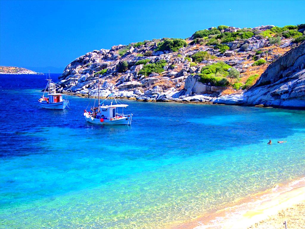  فندق في Malesina, Greece 4500متر مربع رقم 6468