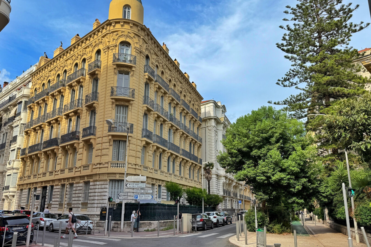 6 rooms Apartment in Nice, France No. 289541