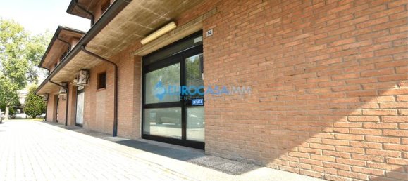 Коммерческая недвижимость с 1 комнатой в Карпи, Италия № 60005 11