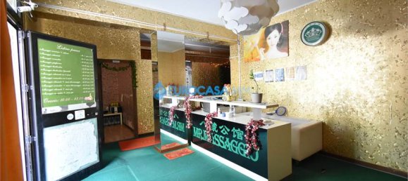 Коммерческая недвижимость с 1 комнатой в Карпи, Италия № 60005 4