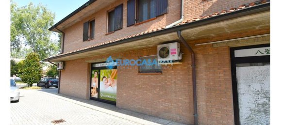 Коммерческая недвижимость с 1 комнатой в Карпи, Италия № 60005 12