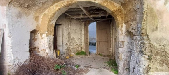 9 rooms House in Casagiove, Italy No. 32700 5