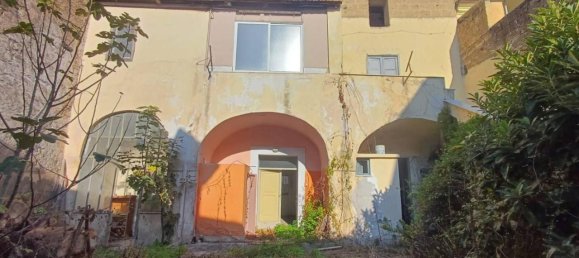9 rooms House in Casagiove, Italy No. 32700 2
