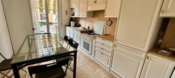 5 rooms Apartment in Bologna, Italy No. 36645 2