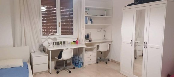 5 rooms Apartment in Bologna, Italy No. 36645 3