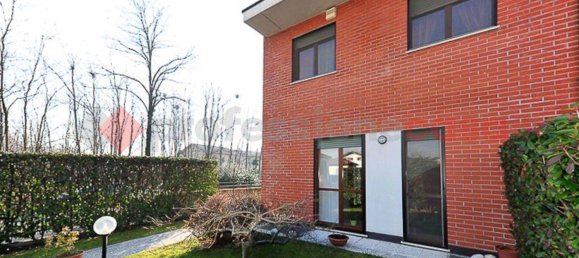 3 chambres Maison à Castano Primo, Italy No. 377069 2