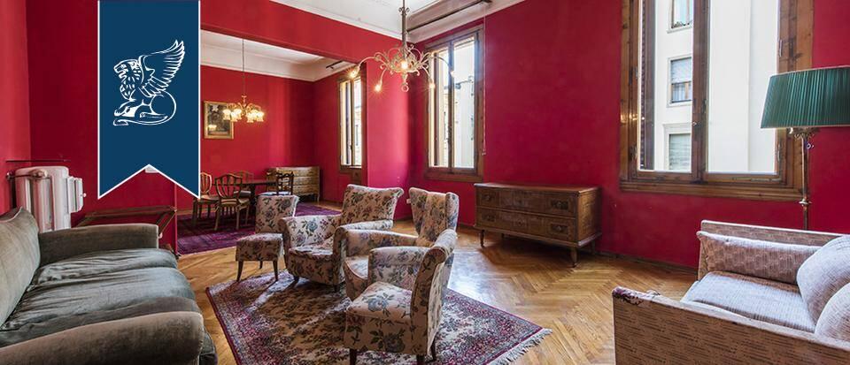 4 bedrooms Apartment in Florence, Italy No. 370938