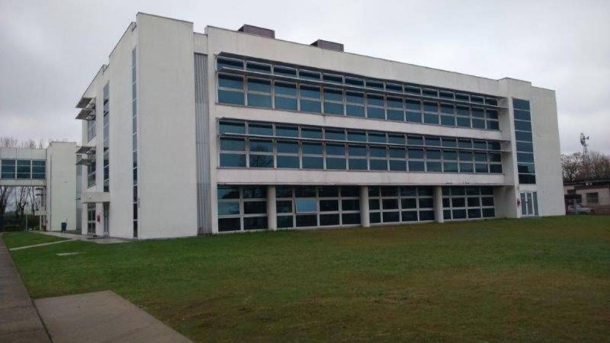  Office in General San Martin, Argentina No. 27872